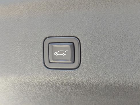 Used 2021 Chevrolet Tahoe Premier w/ Premium Package RWD image 13
