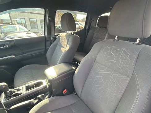 Used 2018 Toyota Tacoma TRD Sport w/ Technology Package image 16