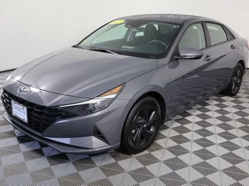 Used 2023 Hyundai Elantra SEL FWD image 4