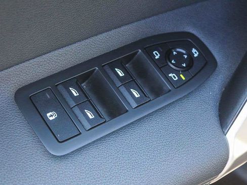 Used 2026 BMW iX xDrive60 w/ Premium Package image 21