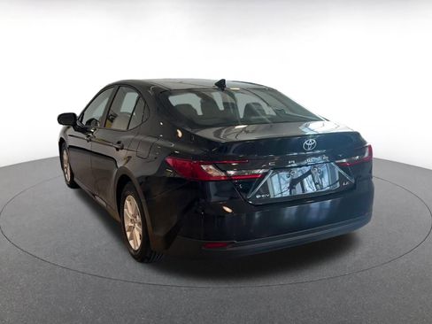 Used 2025 Toyota Camry LE image 11