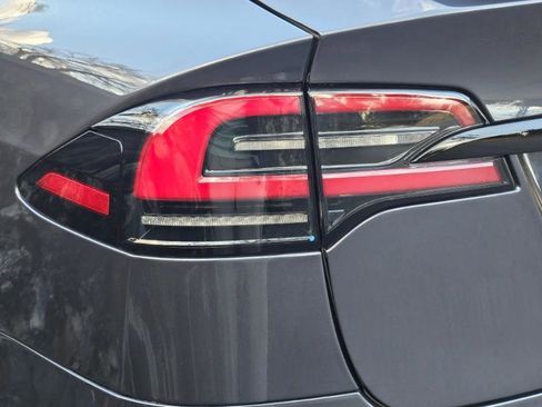 Used 2023 Tesla Model X image 29