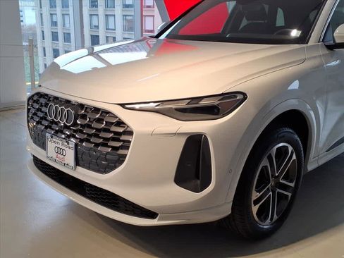 Certified 2025 Audi Q5 Premium w/ Convenience Package image 7