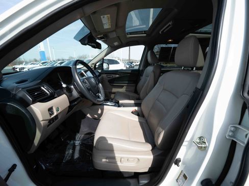 Used 2017 Honda Pilot Elite image 9
