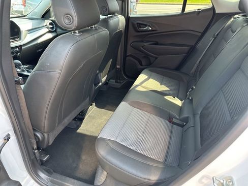Used 2025 Chevrolet Trax LT FWD image 14