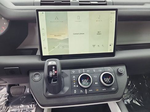 New 2025 Land Rover Defender 110 X-Dynamic SE image 15