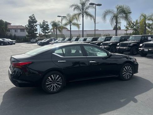 Used 2025 Nissan Altima 2.5 SV image 8