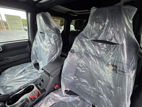 New 2025 Ford Bronco Raptor image 12