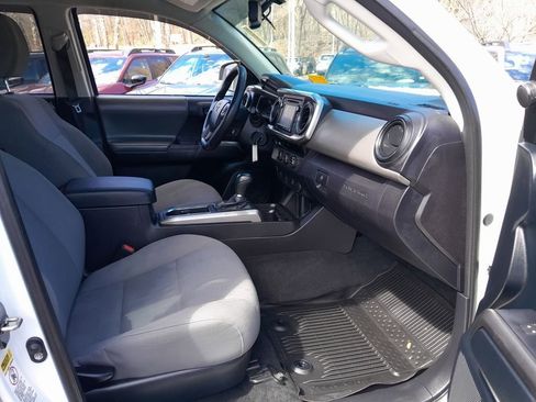 Used 2016 Toyota Tacoma SR5 w/ SR5 Appearance Package (SN) image 37