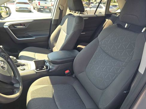 Used 2022 Toyota RAV4 XLE image 23