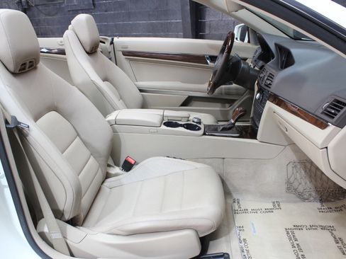 Used 2011 Mercedes-Benz E 550 Cabriolet image 39