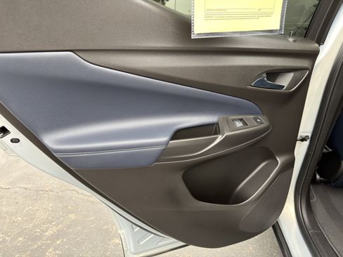 Used 2023 Chevrolet Bolt EUV Premier w/ Sun & Sound Package FWD image 18