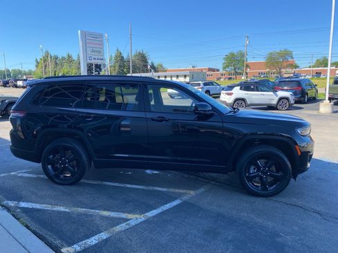 Used 2023 Jeep Grand Cherokee L Laredo AWD/4WD image 6