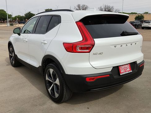 Used 2023 Volvo XC40 B4 Ultimate FWD image 2