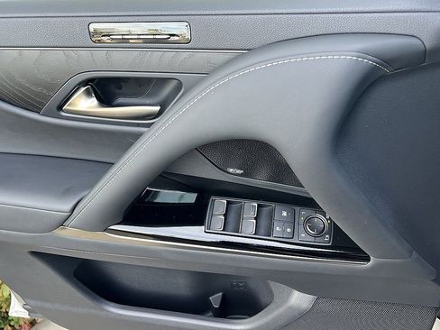 Used 2024 Lexus LX 600 4WD w/ Luxury Package image 25