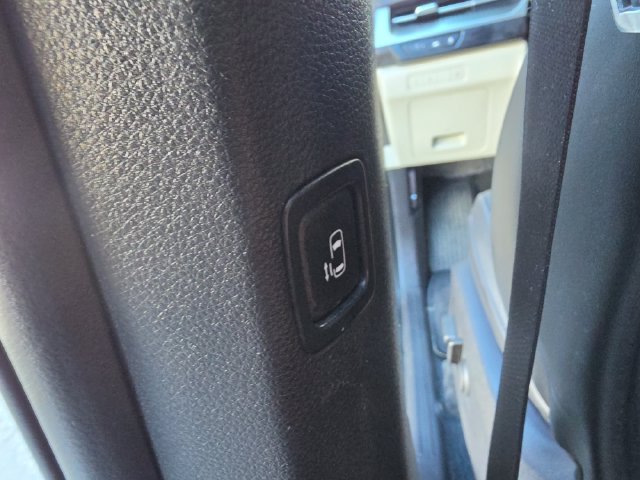 Used 2022 Kia Carnival LX FWD image 26