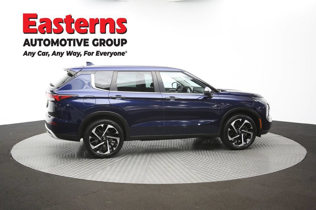 Used 2023 Mitsubishi Outlander SE AWD/4WD image 46