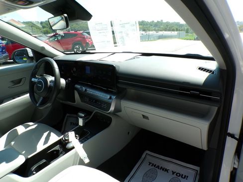 Certified 2024 Hyundai Kona SEL AWD/4WD image 14