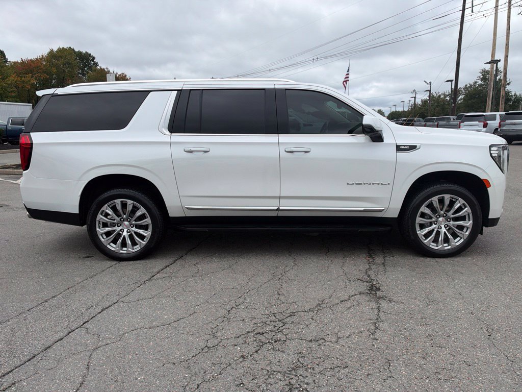 Used 2024 GMC Yukon XL Denali AWD/4WD image 8