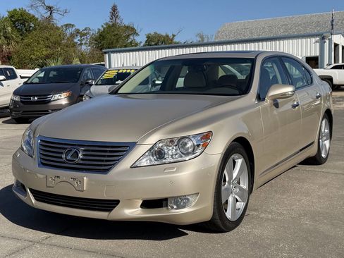 Used 2012 Lexus LS 460 w/ Comfort Pkg image 4