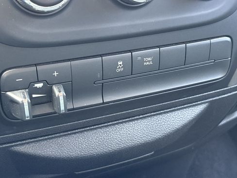 Used 2015 RAM 1500 Express AWD/4WD image 23