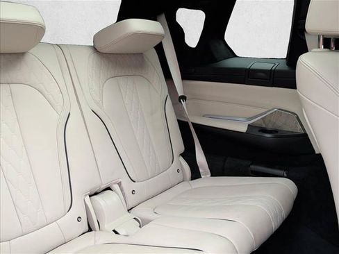 Used 2021 BMW X7 M50i AWD/4WD image 22