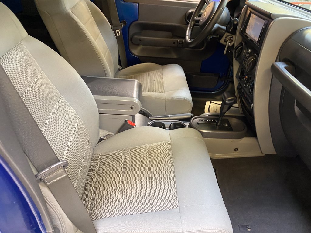Used 2009 Jeep Wrangler Unlimited Rubicon w/ Dual Top Group AWD/4WD image 23
