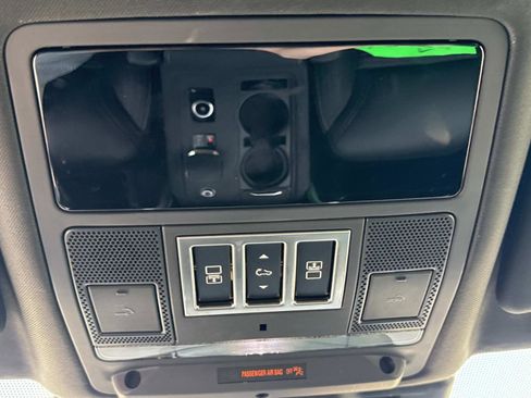 Certified 2024 Land Rover Discovery Dynamic SE image 30