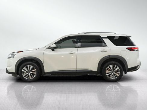 Used 2023 Nissan Pathfinder SL AWD/4WD image 2