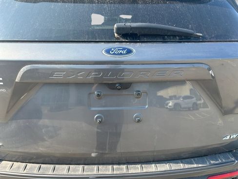 Used 2022 Ford Explorer XLT w/ Equipment Group 202A AWD/4WD image 10