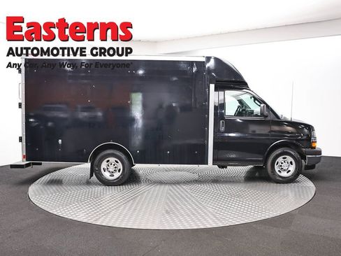 Used 2017 Chevrolet Express 3500 RWD image 4