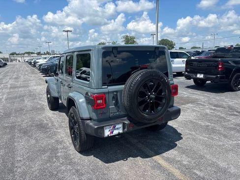 Used 2025 Jeep Wrangler Unlimited Sahara w/ Safety Group AWD/4WD image 12