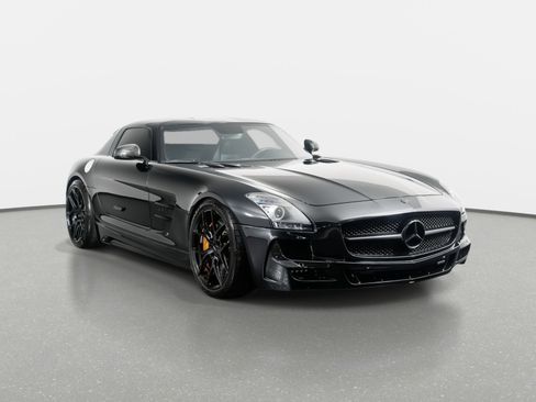 Used 2011 Mercedes-Benz SLS AMG Coupe image 4