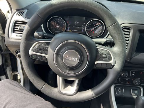 Used 2018 Jeep Compass Sport w/ Tech Group image 17