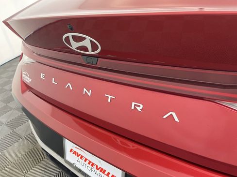 Used 2025 Hyundai Elantra SEL image 3