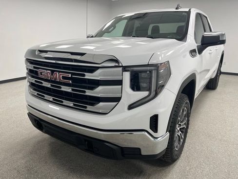 Used 2023 GMC Sierra 1500 SLE AWD/4WD image 4