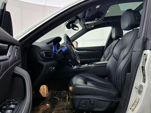 Used 2020 Maserati Levante AWD/4WD image 18