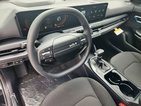 New 2026 Kia K4 LXS FWD image 2
