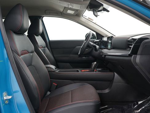 Used 2025 Nissan Kicks SR image 11