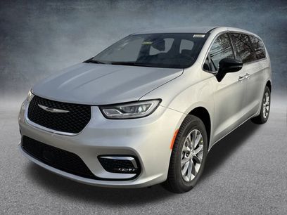 New 2026 Chrysler Pacifica Select
