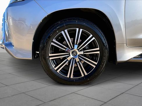Used 2020 Lexus LX 570 4WD w/ Luxury Package image 10