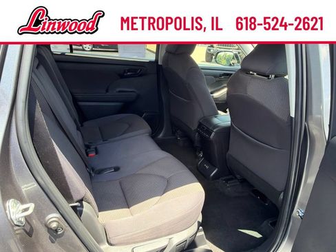 Used 2024 Toyota Highlander LE AWD/4WD image 10