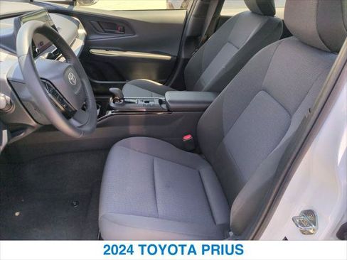Used 2024 Toyota Prius LE FWD image 20
