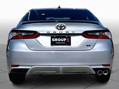 Used 2022 Toyota Camry SE image 5