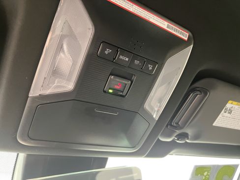 Used 2025 Toyota RAV4 SE AWD/4WD image 21