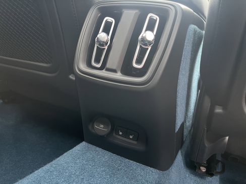 Used 2023 Volvo XC40 Recharge Ultimate w/ Protection Package Premier image 23