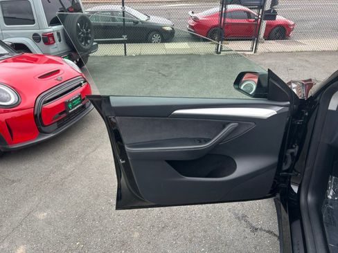 Used 2024 Tesla Model Y Long Range AWD/4WD image 10