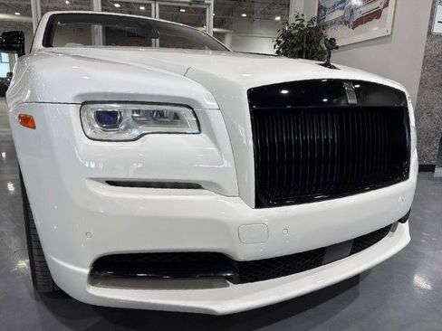 Used 2017 Rolls-Royce Dawn image 23