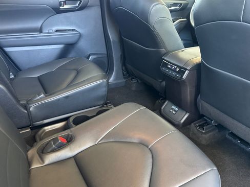 Used 2026 Toyota Highlander XLE AWD/4WD image 31