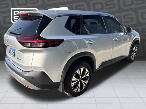 Used 2022 Nissan Rogue SV AWD/4WD image 3